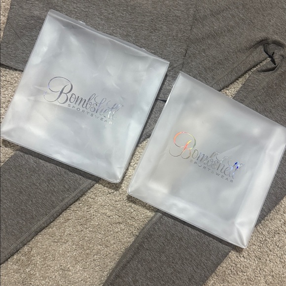 Bombshell Sportswear Set - Picture 3 of 3